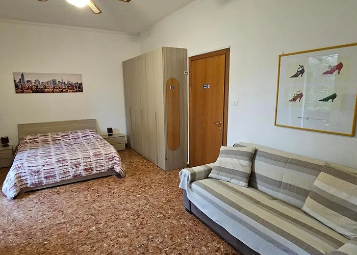Lo Scoiattolo Frühstückspension 3*